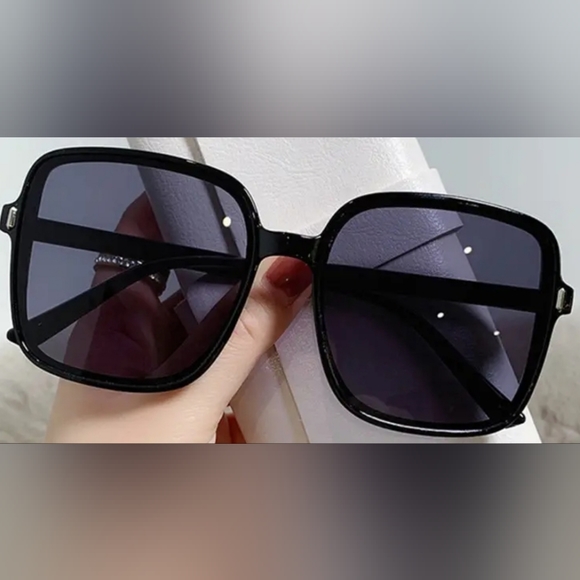 Women's Fashion Sunglasses Black - Picture 3 of 3